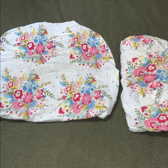 Pair of 2 Land of Nod Floral Crib Sheet - Picture 1 of 4